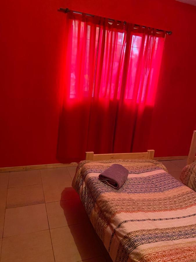 Отель Luis'S House Ezeiza Airport Монте-Гранде Экстерьер фото