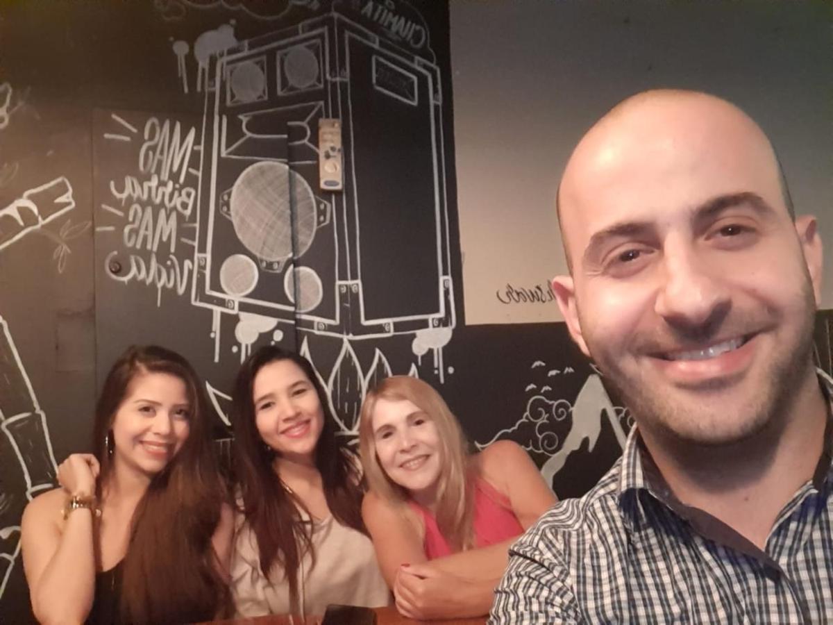 Отель Luis'S House Ezeiza Airport Монте-Гранде Экстерьер фото